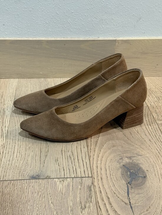 Nisolo Shoes - $180 Nisolo Women's Suede Fiorela Mid Block Heels Dress Shoes Tan Beige Pointed